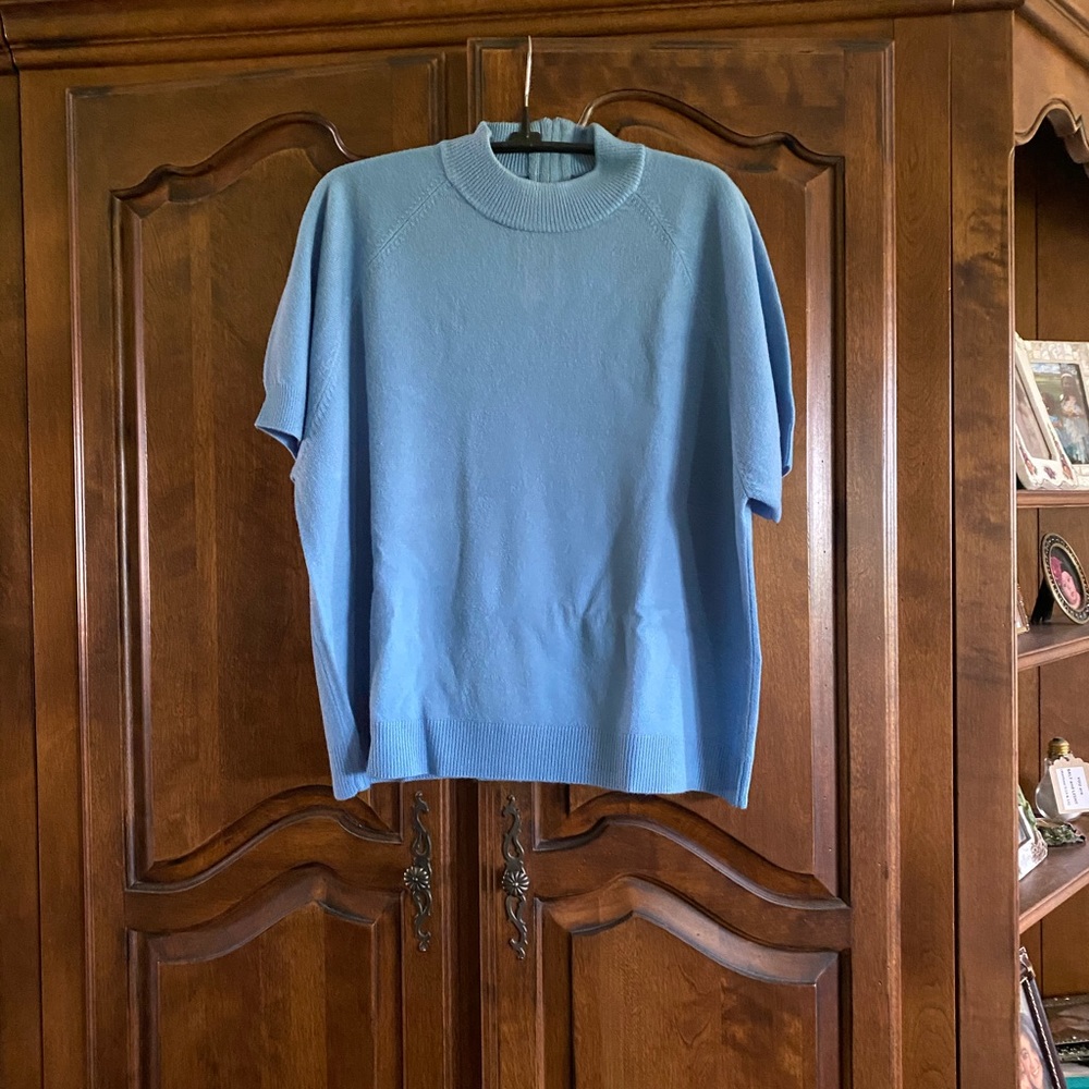 NWOT Zippered knit blouse NEW